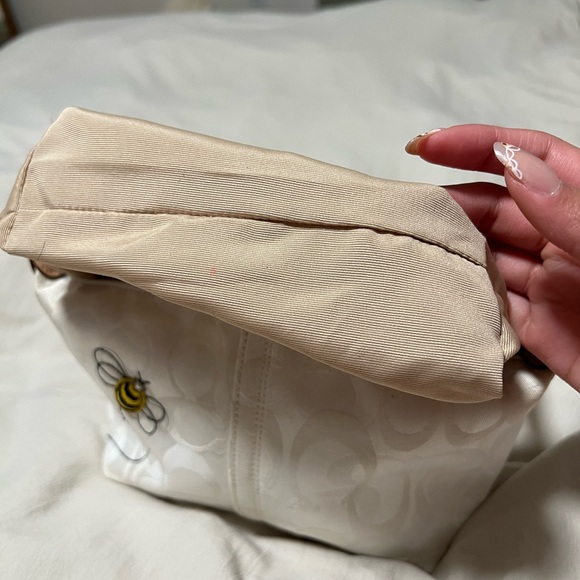 mini coach signature bumblebee demi pouch bag🐝✨ - Picture 5 of 6